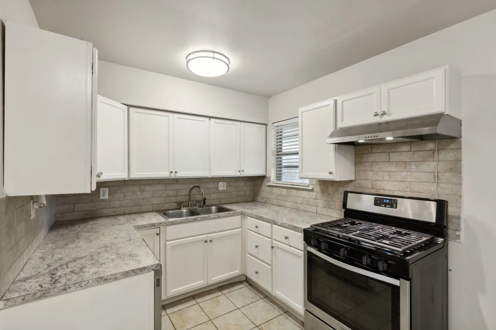 809 Helen Drive Bedford, TX 76022