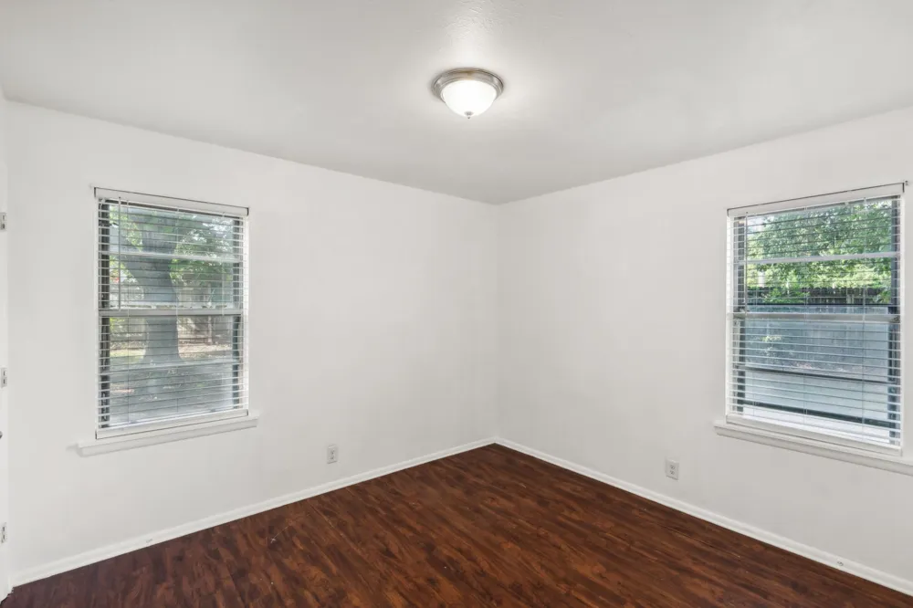 809 Helen Drive Bedford, TX 76022