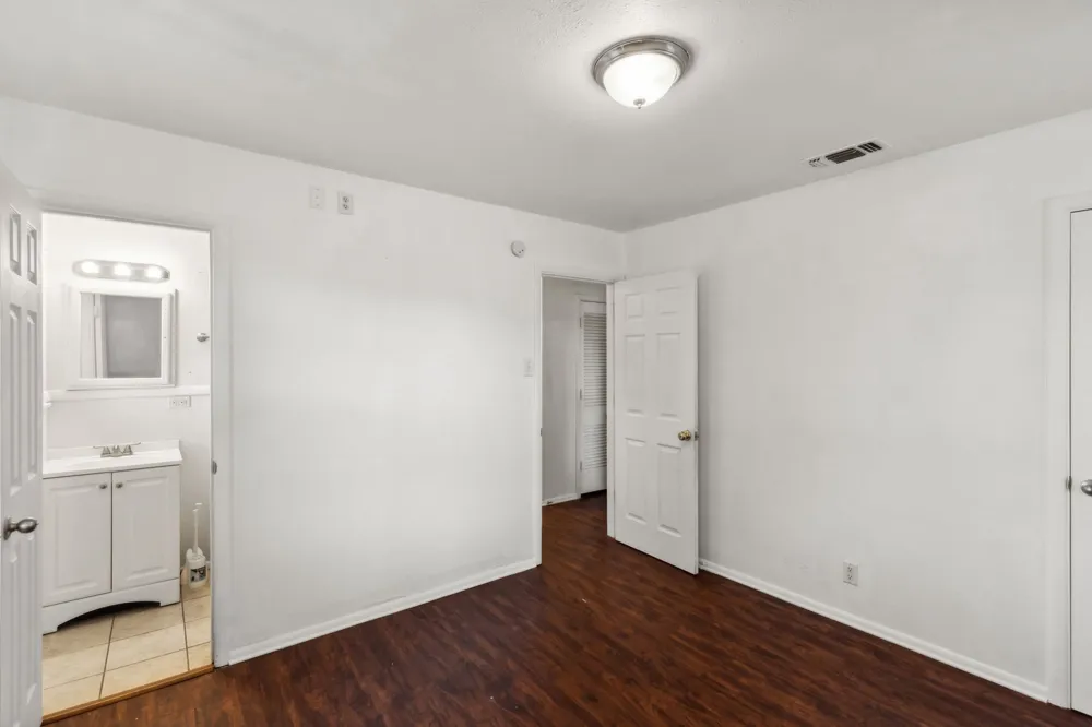 809 Helen Drive Bedford, TX 76022