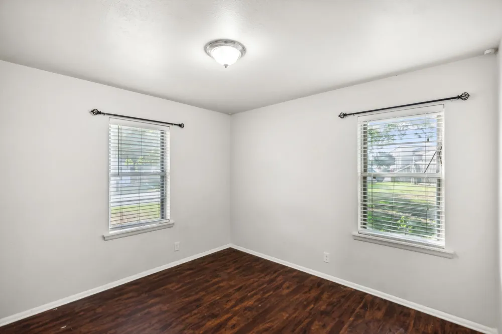 809 Helen Drive Bedford, TX 76022