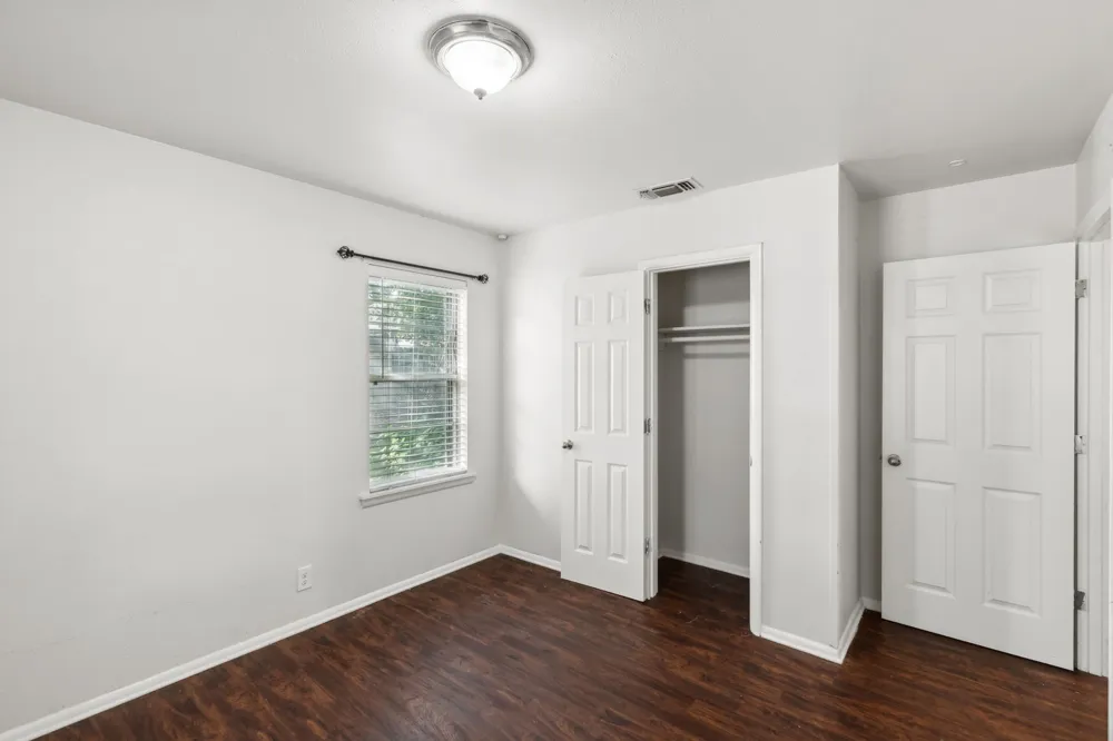 809 Helen Drive Bedford, TX 76022