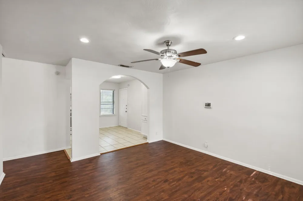 809 Helen Drive Bedford, TX 76022