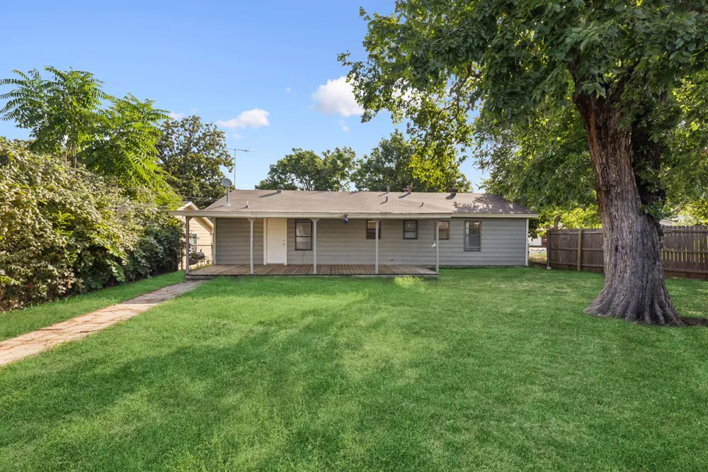 809 Helen Drive Bedford, TX 76022