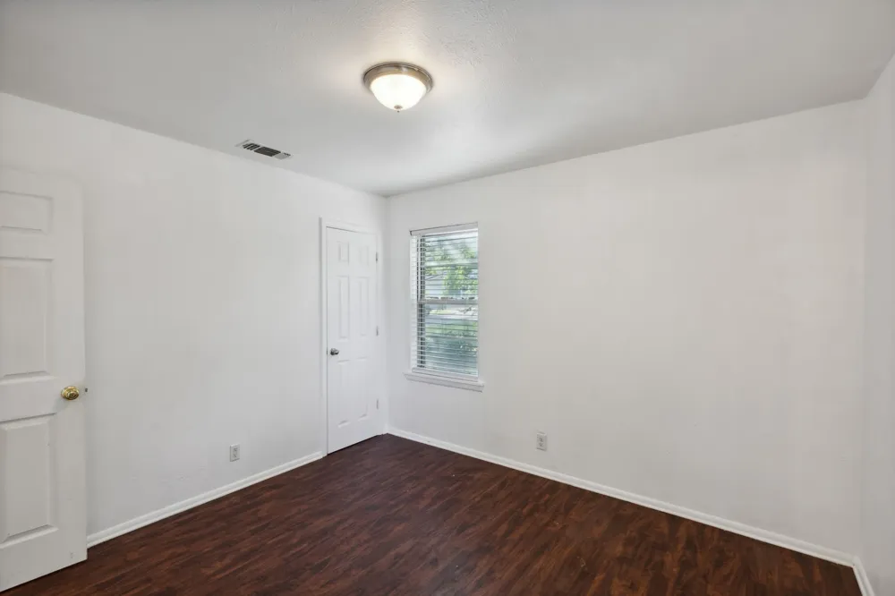 809 Helen Drive Bedford, TX 76022