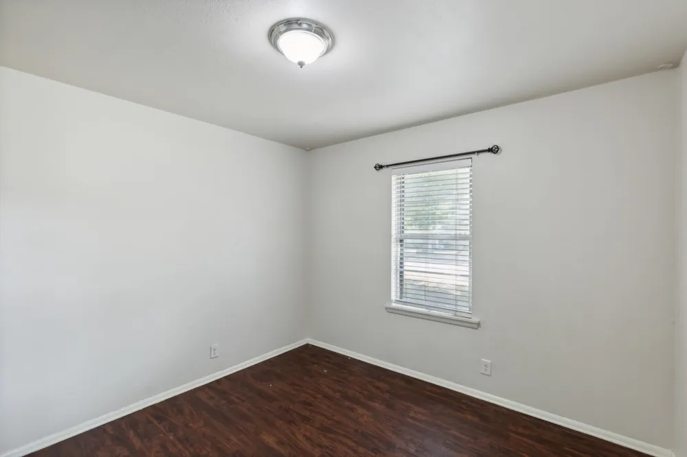 809 Helen Drive Bedford, TX 76022