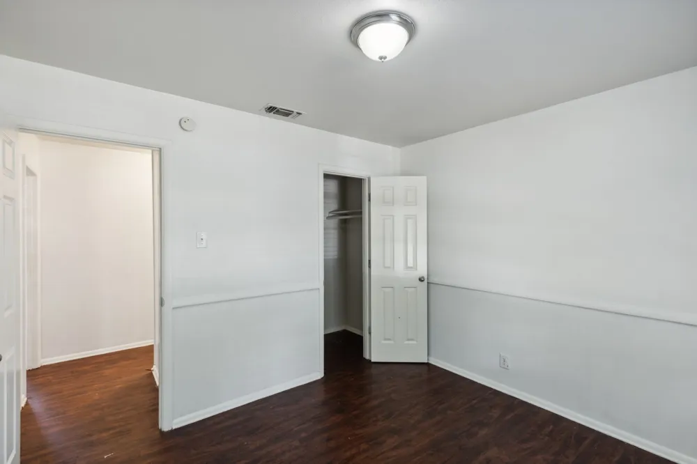 809 Helen Drive Bedford, TX 76022