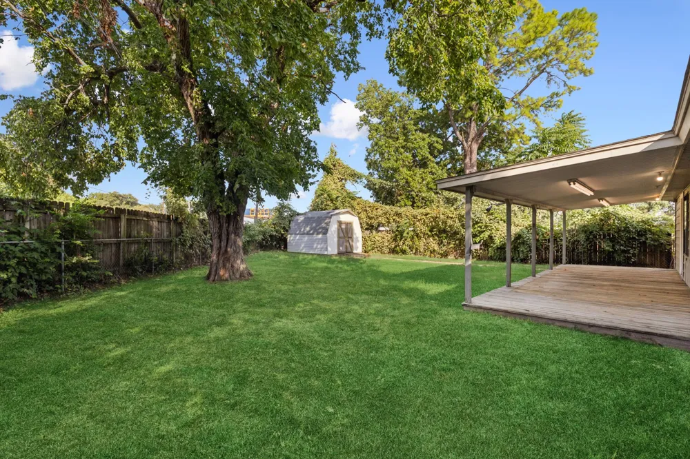 809 Helen Drive Bedford, TX 76022