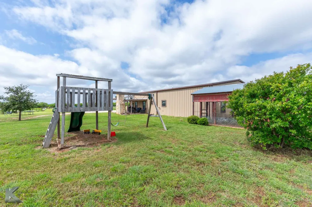 2574 County Road 162 Ovalo, TX 79541