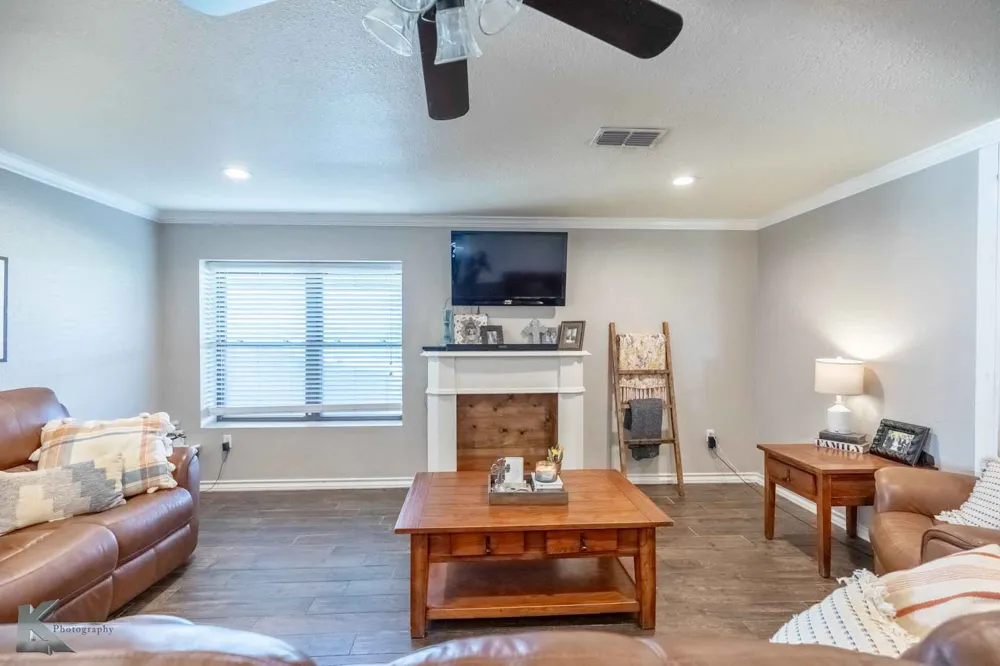 2574 County Road 162 Ovalo, TX 79541