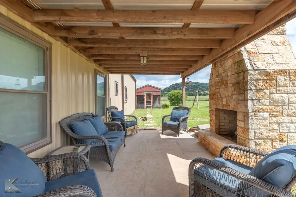 2574 County Road 162 Ovalo, TX 79541