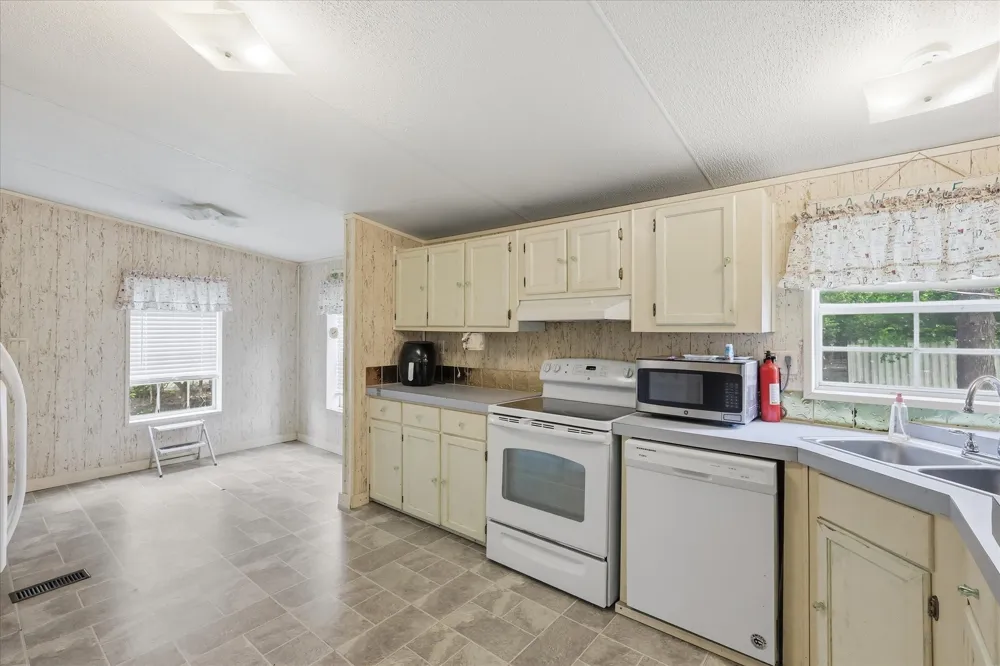 658 CR 5012 Leonard, TX 75452