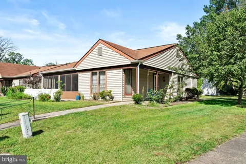 668 FARRINGTON COURT