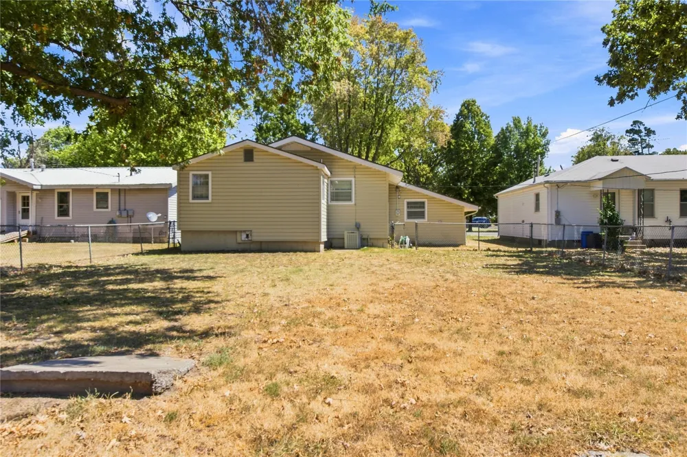 208 S Ora Street Pryor, OK 74361