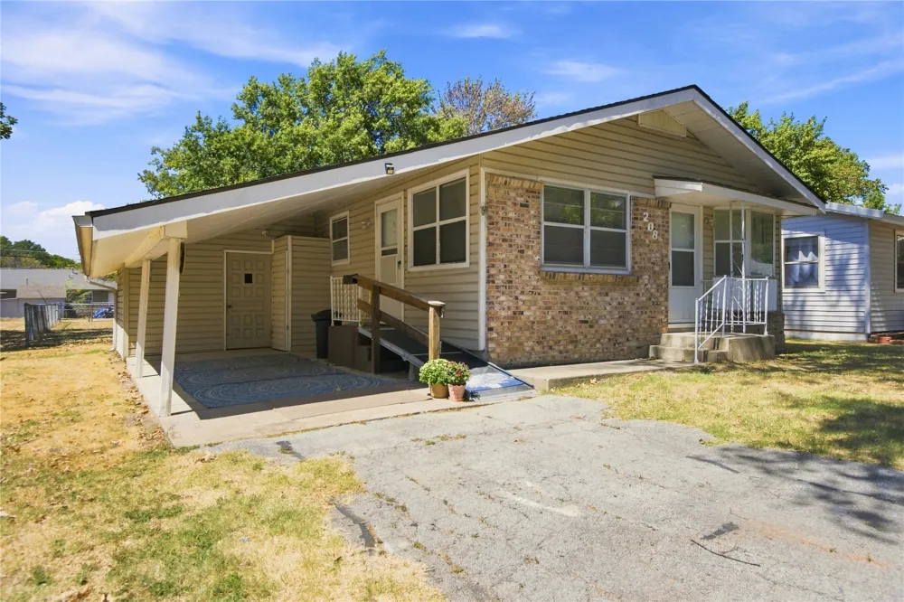 208 S Ora Street Pryor, OK 74361