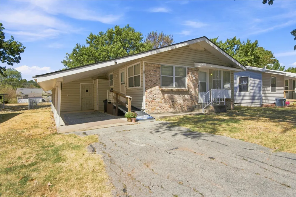 208 S Ora Street Pryor, OK 74361