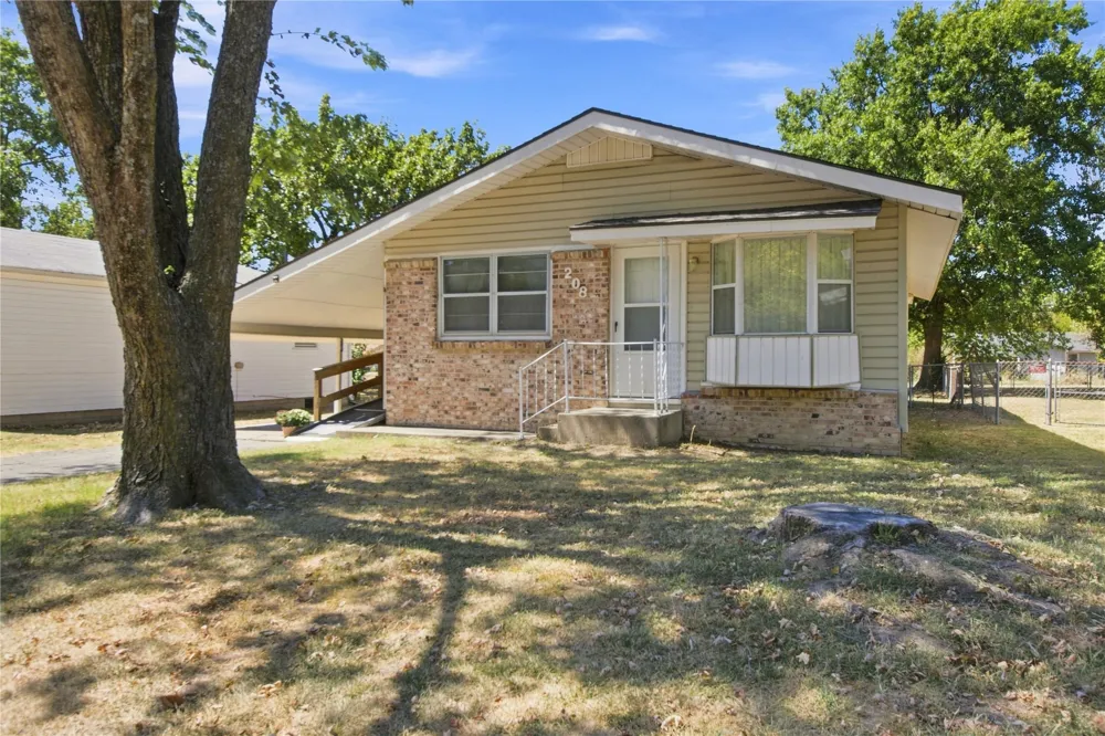 208 S Ora Street Pryor, OK 74361
