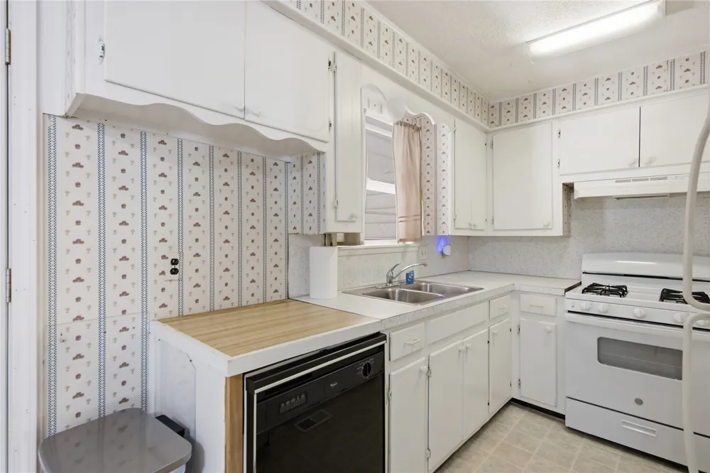 208 S Ora Street Pryor, OK 74361