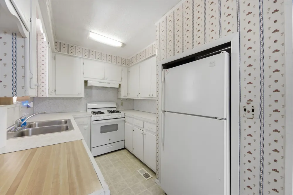208 S Ora Street Pryor, OK 74361