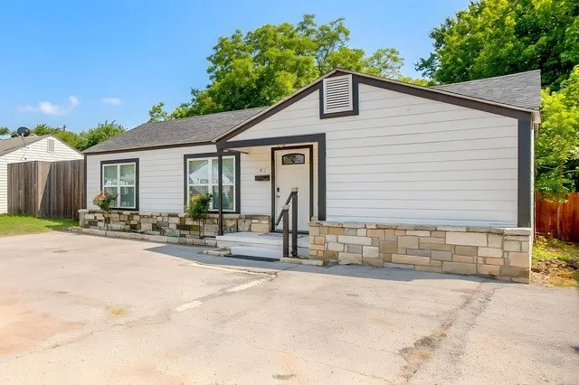 412 S Morgan Street Granbury, TX 76048