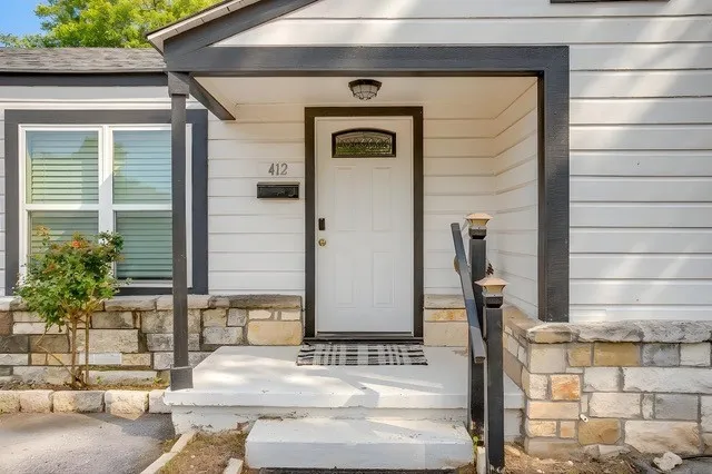 412 S Morgan Street Granbury, TX 76048