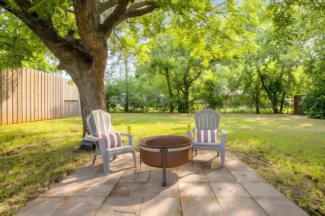 412 S Morgan Street Granbury, TX 76048