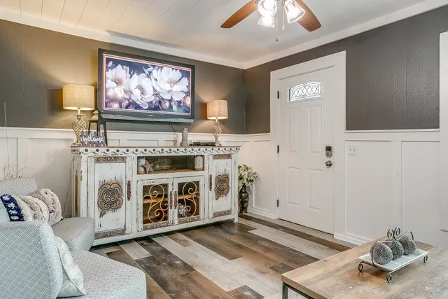 412 S Morgan Street Granbury, TX 76048