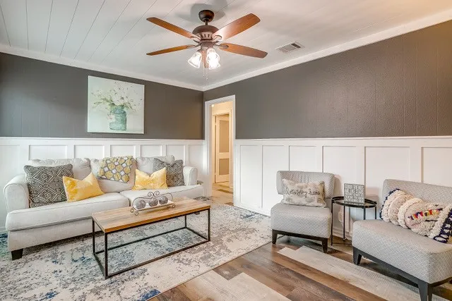 412 S Morgan Street Granbury, TX 76048