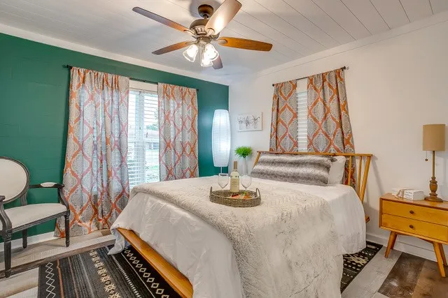 412 S Morgan Street Granbury, TX 76048