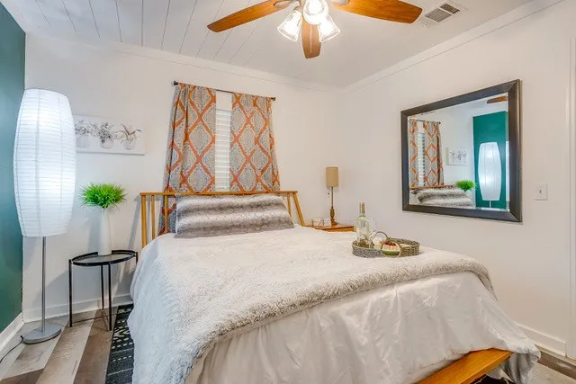 412 S Morgan Street Granbury, TX 76048