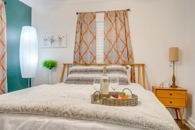 412 S Morgan Street Granbury, TX 76048