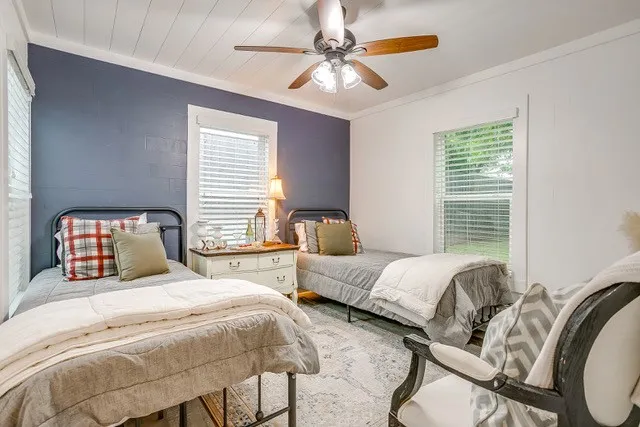 412 S Morgan Street Granbury, TX 76048