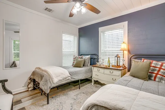 412 S Morgan Street Granbury, TX 76048
