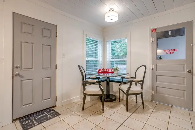 412 S Morgan Street Granbury, TX 76048