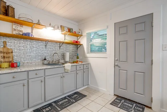 412 S Morgan Street Granbury, TX 76048