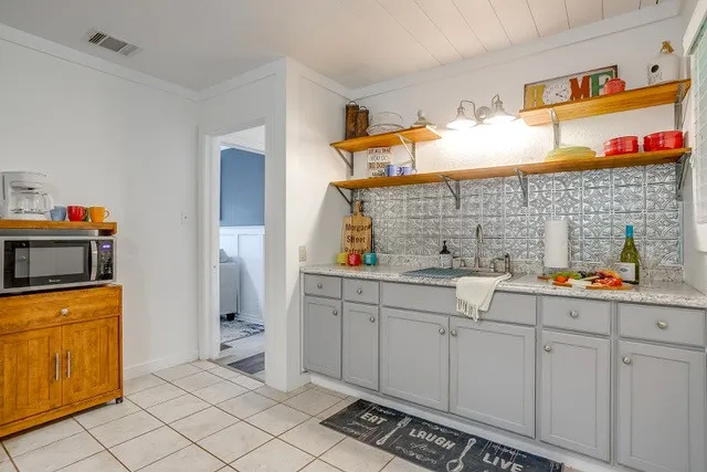 412 S Morgan Street Granbury, TX 76048