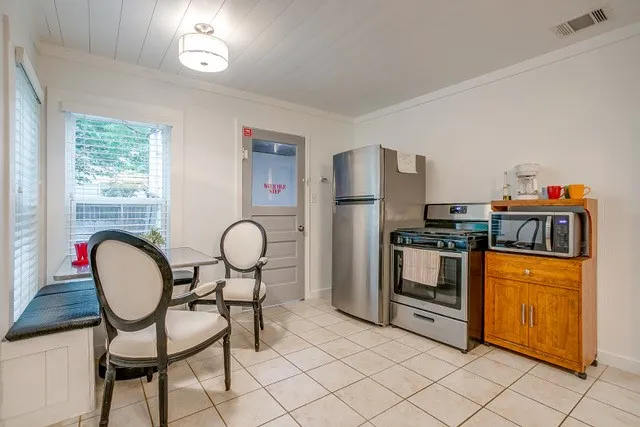412 S Morgan Street Granbury, TX 76048