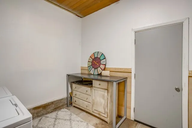 412 S Morgan Street Granbury, TX 76048