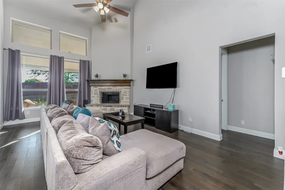 2710 Avondale Drive Mansfield, TX 76063