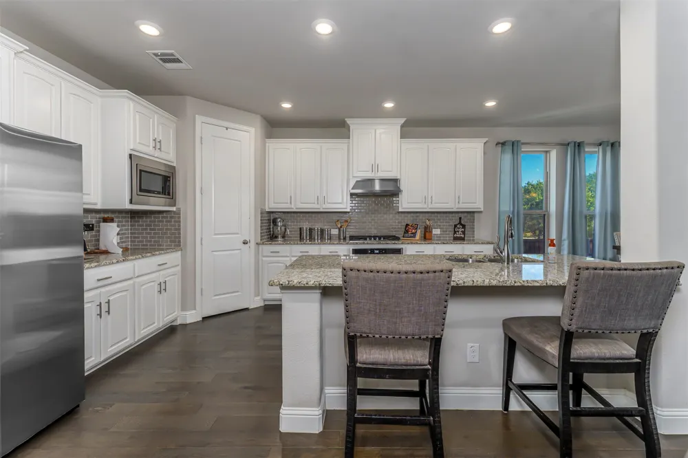 2710 Avondale Drive Mansfield, TX 76063