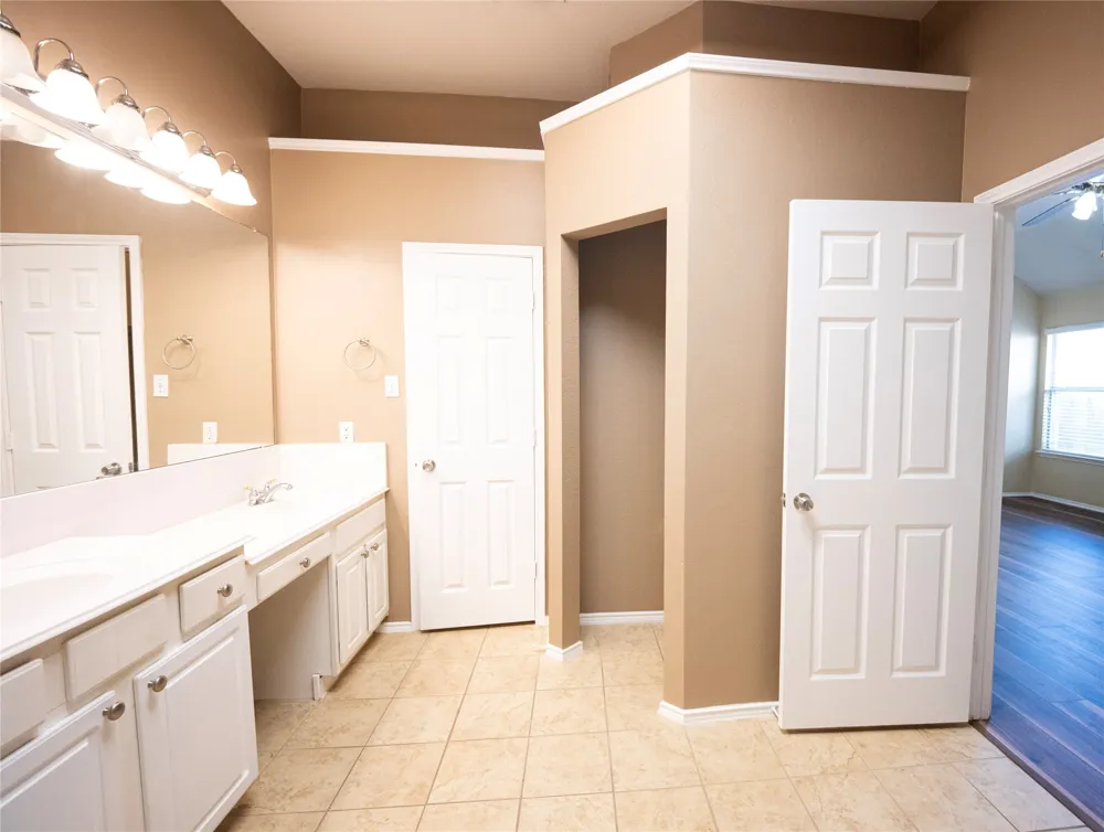 5521 Riverview Drive The Colony, TX 75056