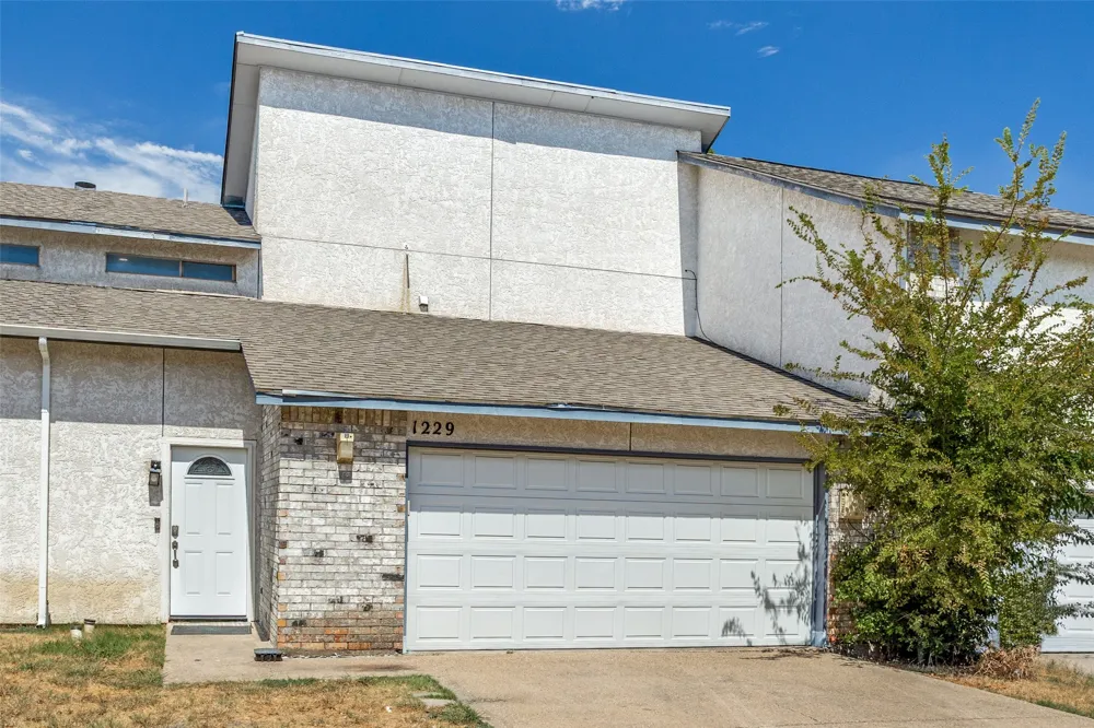 1229 Forest Cove Lane Garland, TX 75040