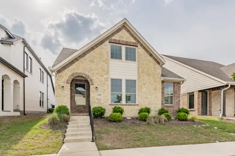 900 Pearl Place