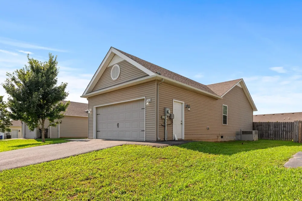 1820 Emily Ln Columbia, TN 38401