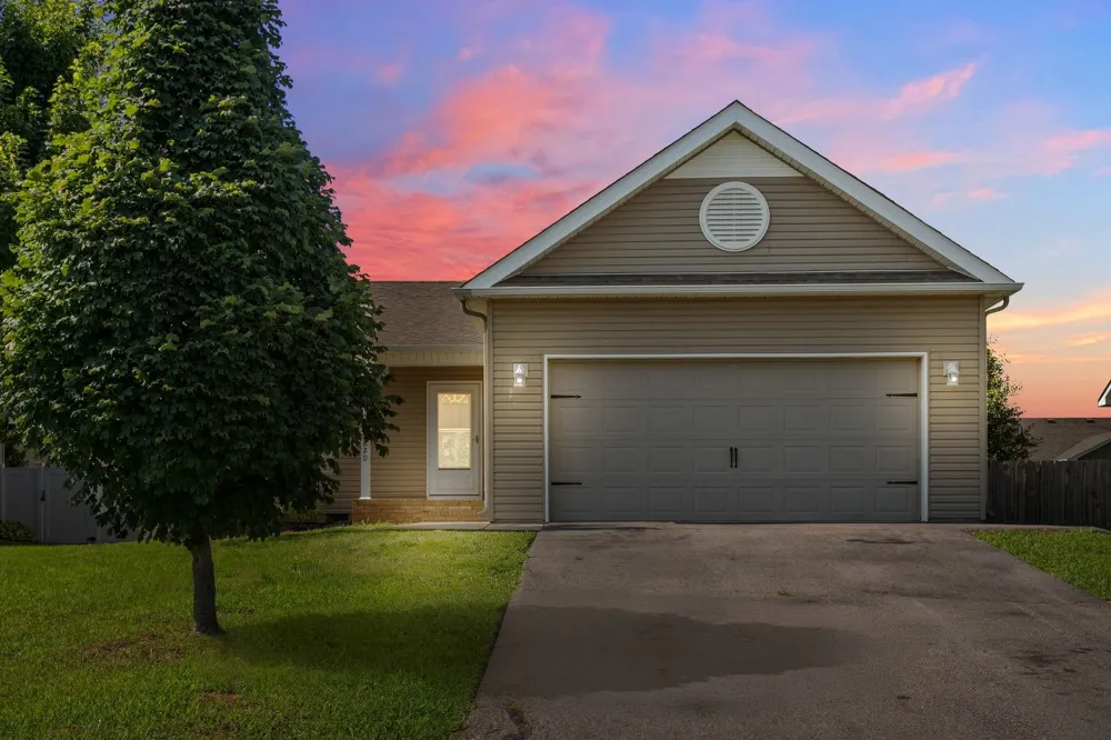 1820 Emily Ln Columbia, TN 38401