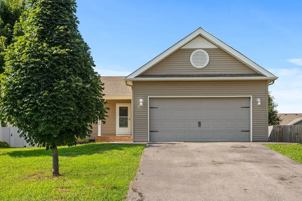 1820 Emily Ln Columbia, TN 38401