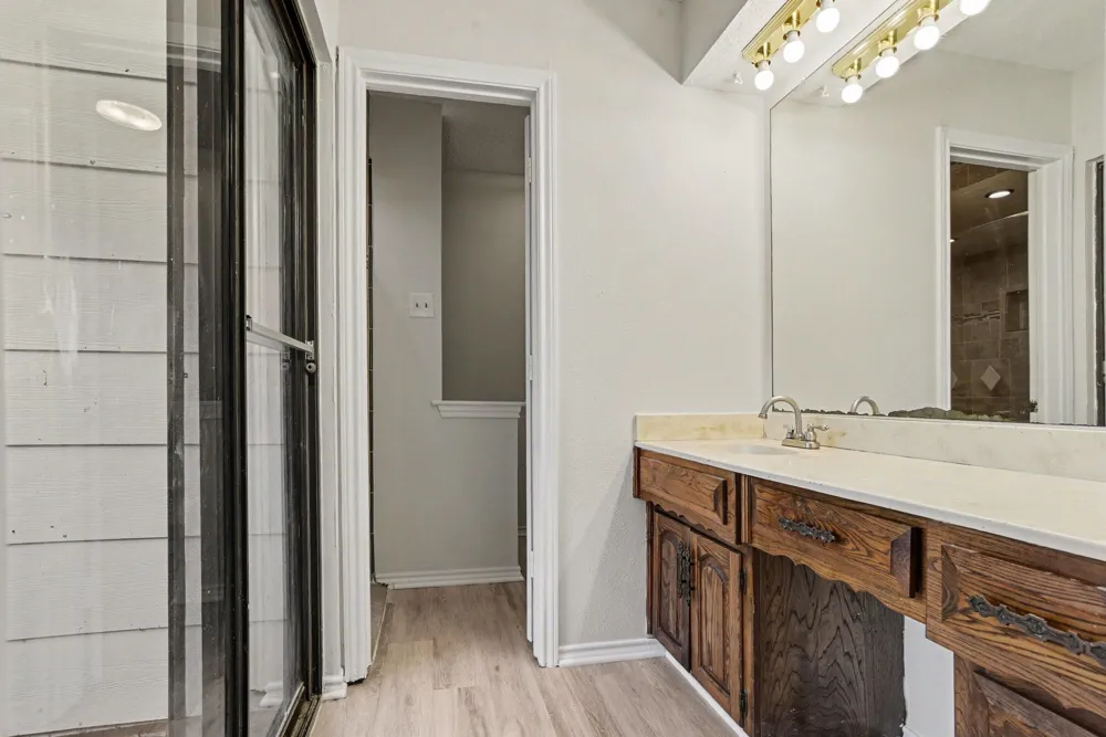533 San Pedro Drive Garland, TX 75043