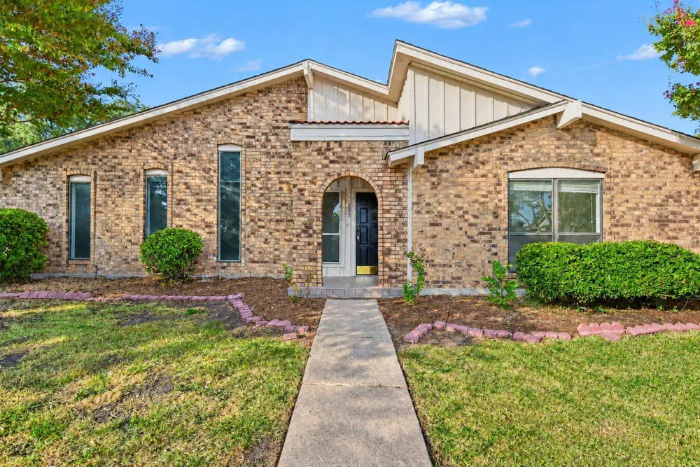 533 San Pedro Drive Garland, TX 75043