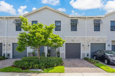 856 NW 3rd Way