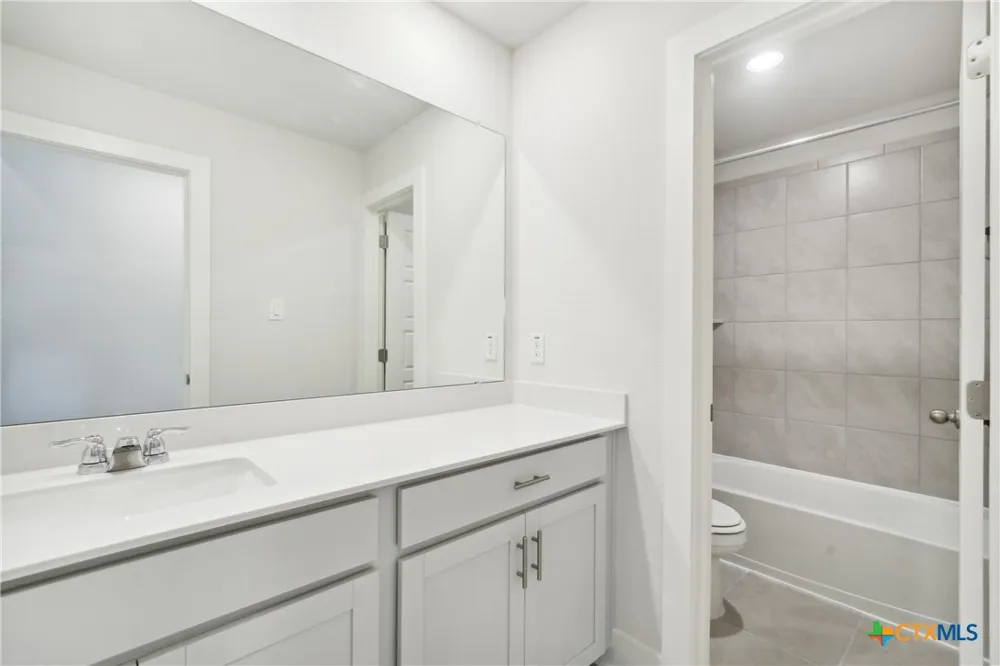 4225 Azalea Alley Marion, TX 78124