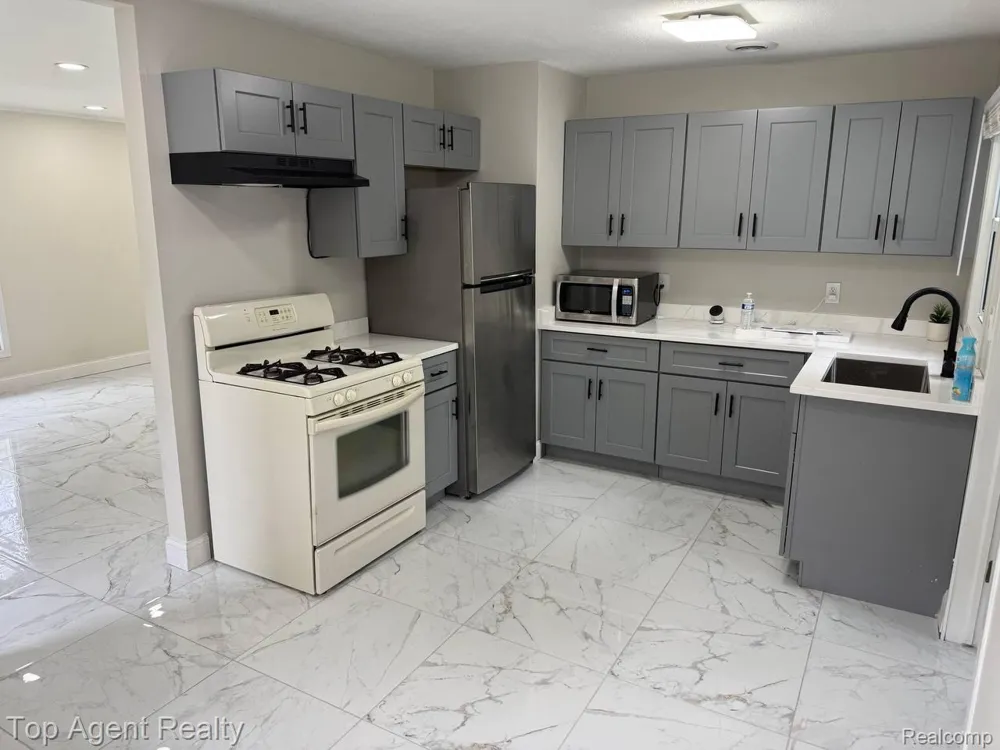2848 Edna Jane Drive Auburn Hills City, MI 48326
